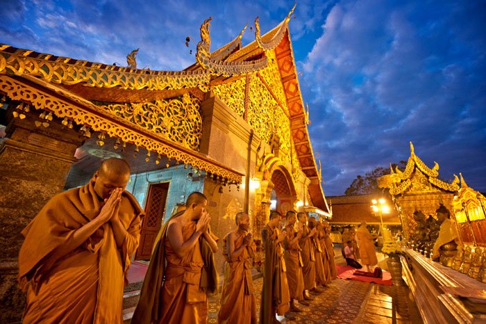 Chiang Mai Photo Workshops Doi Suthep Temple Prayers