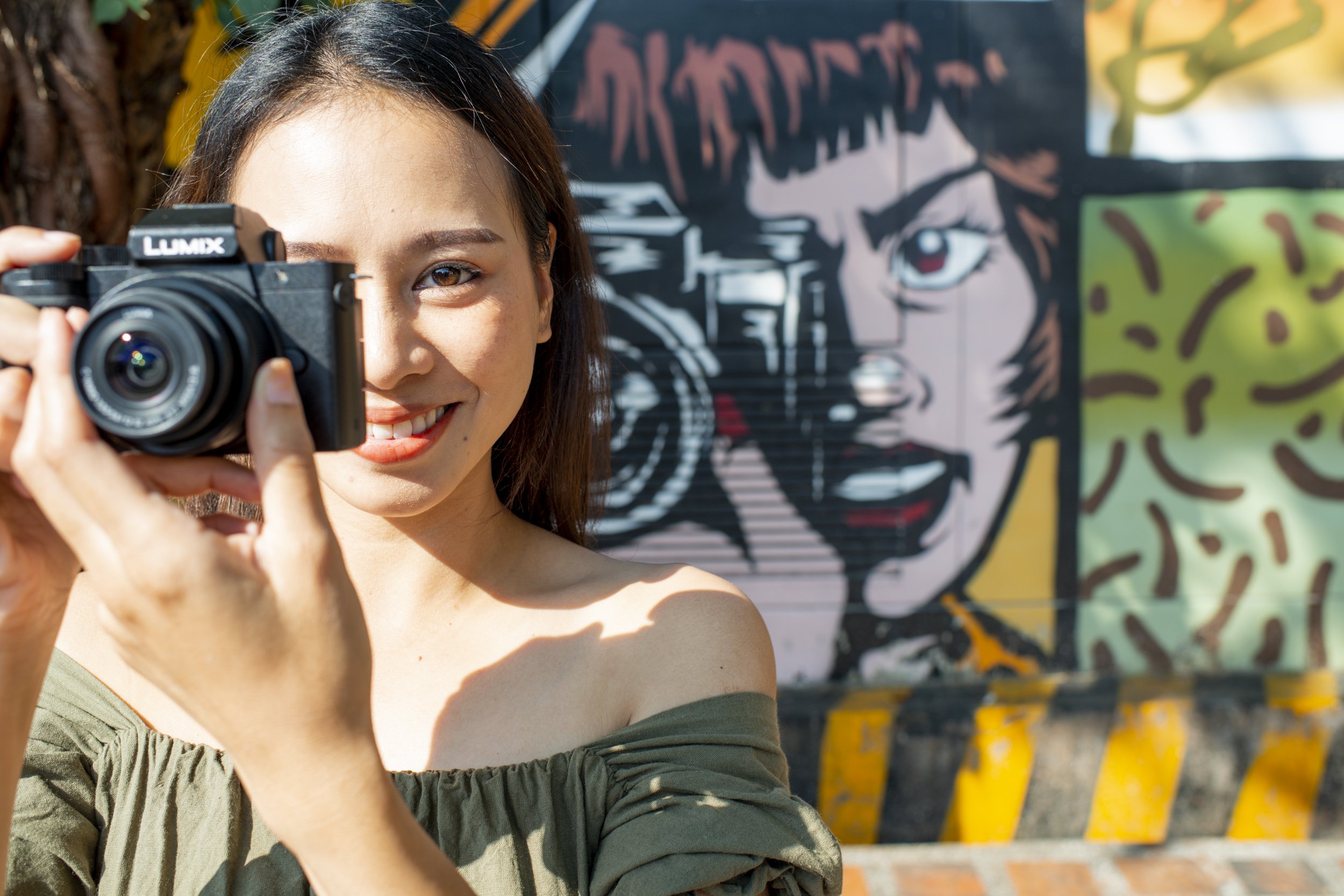 Woman taking a photo for street and travel photography in Chiang Mai, Thailand © Kevin Landwer-Johan