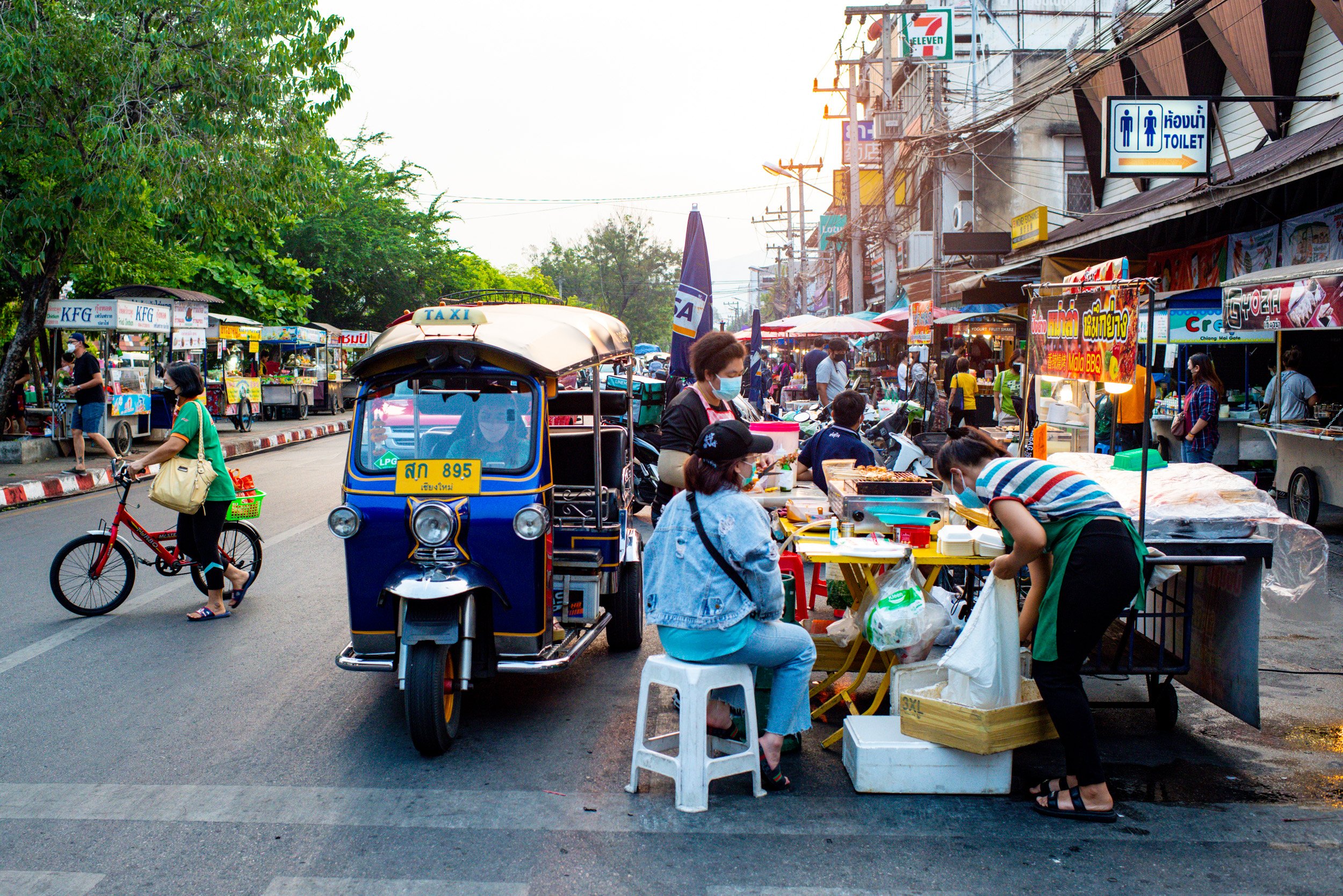 Chiang Mai Gate Market street scene © Kevin Landwer-Johan