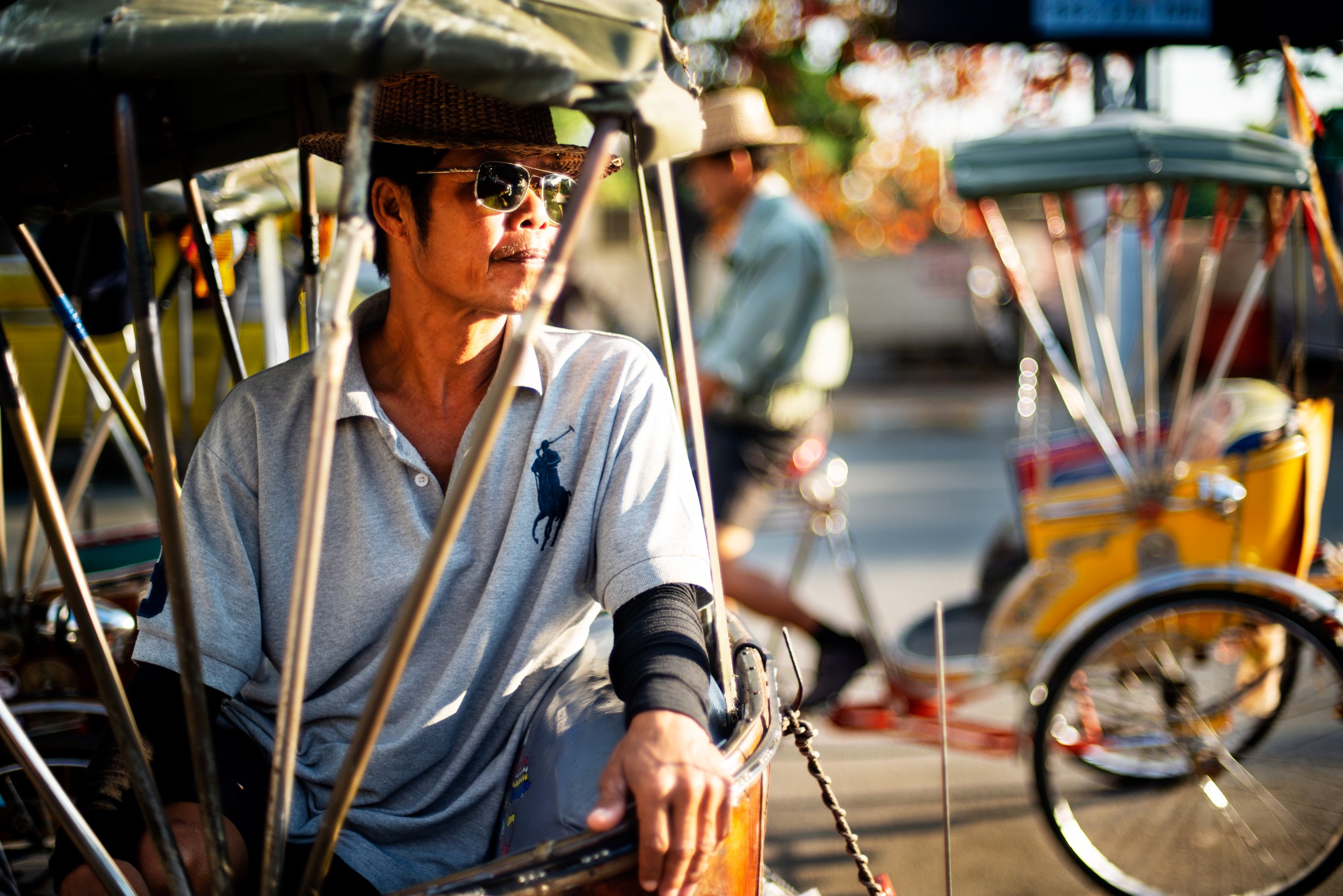 Cycle taxi rider taking a break in Chiang Mai at Warorot Market © Kevin Landwer-Johan