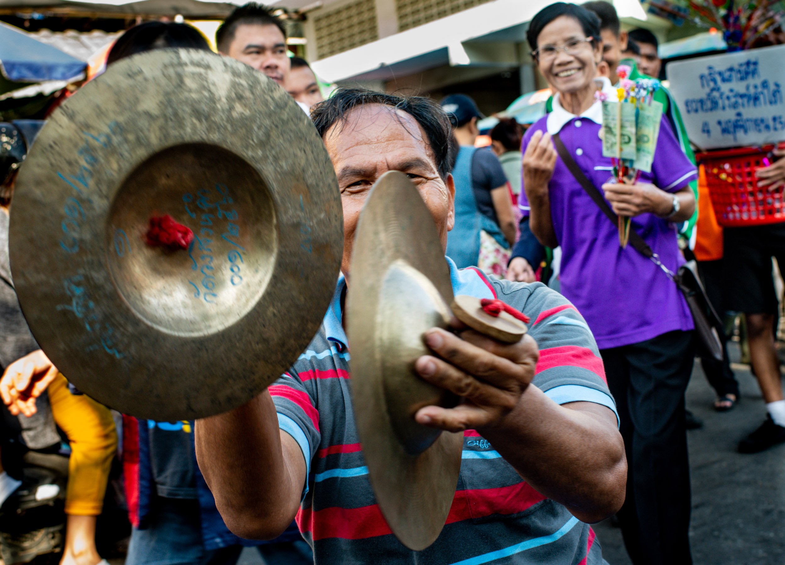 Street musicians at Muang Mai Market, Thailand. © Kevin Landwer-Johan