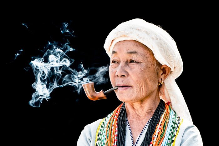 Pwo-Karen-Pipe-Smoker.jpg