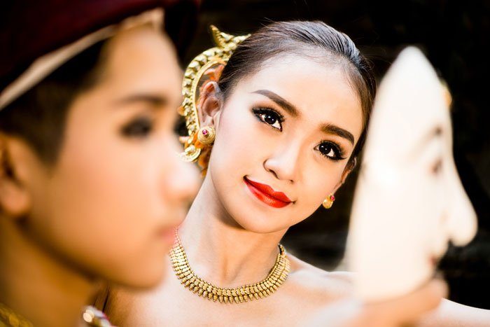 Traditional-Myanmar-Models.jpg